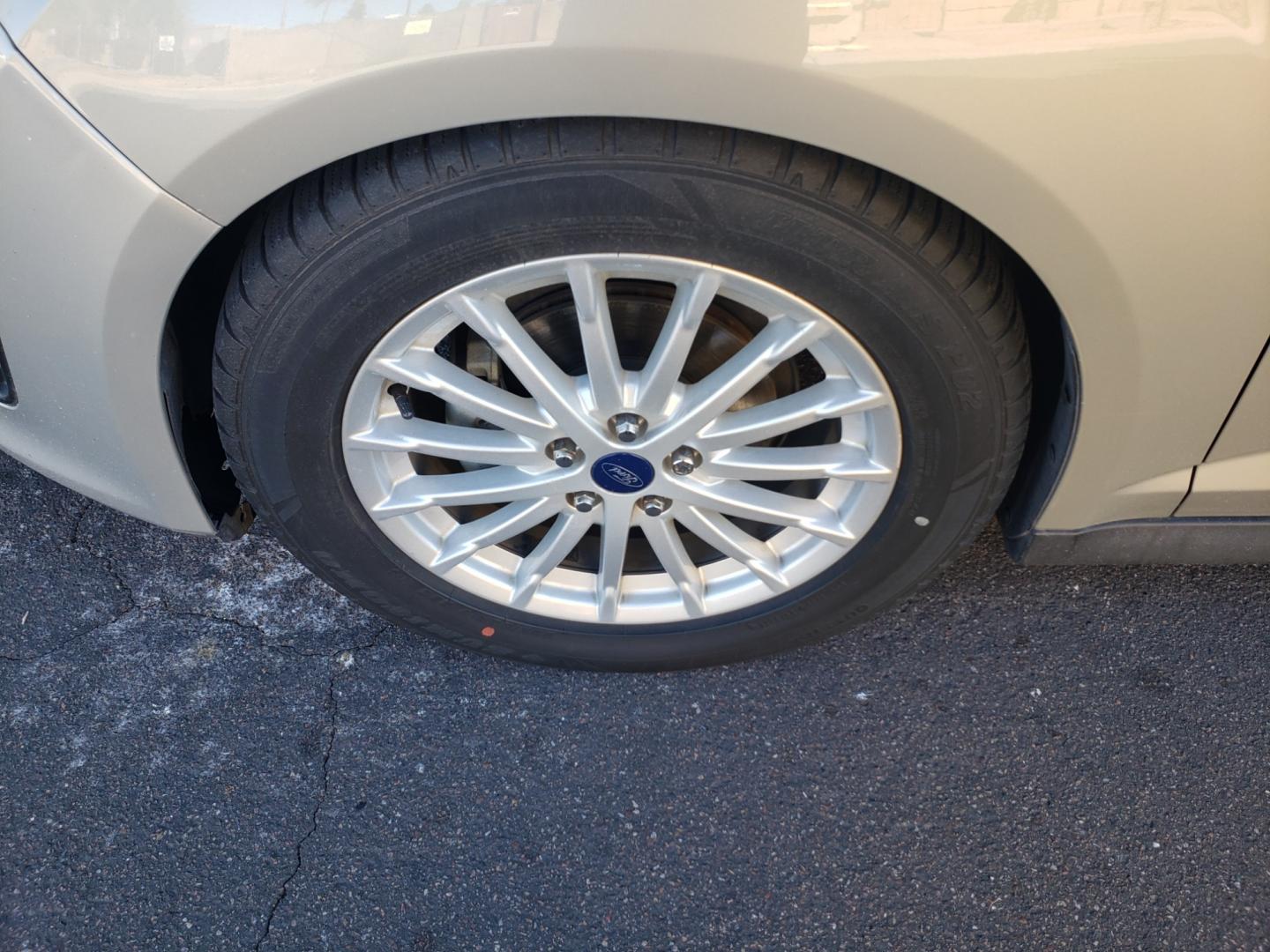 2015 /gray and black Ford C-Max Hybrid sel (1FADP5BU3FL) with an 2.0L L4 DOHC 16V engine, 6-Speed Automatic transmission, located at 323 E Dunlap Ave., Phoenix, AZ, 85020, (602) 331-9000, 33.567677, -112.069000 - 2015 Ford C-Max SEL,.......A Must See!!...... No accidents, Ice cold AC. The car is gorgeous inside and out. Power windows, Power door locks, Touch screen Stereo/Cd player, Phone sync, Bluetooth, Satellite compatible, Backup camera, Beautiful gray and black interior with black Leather seats, Incredi - Photo#19